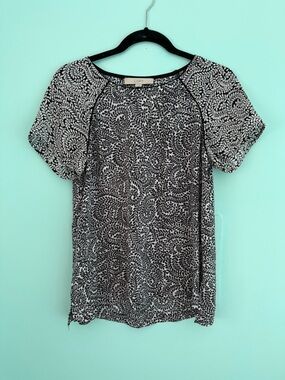 LOFT Black & White Swirl-Leaf Short Sleeve Tee